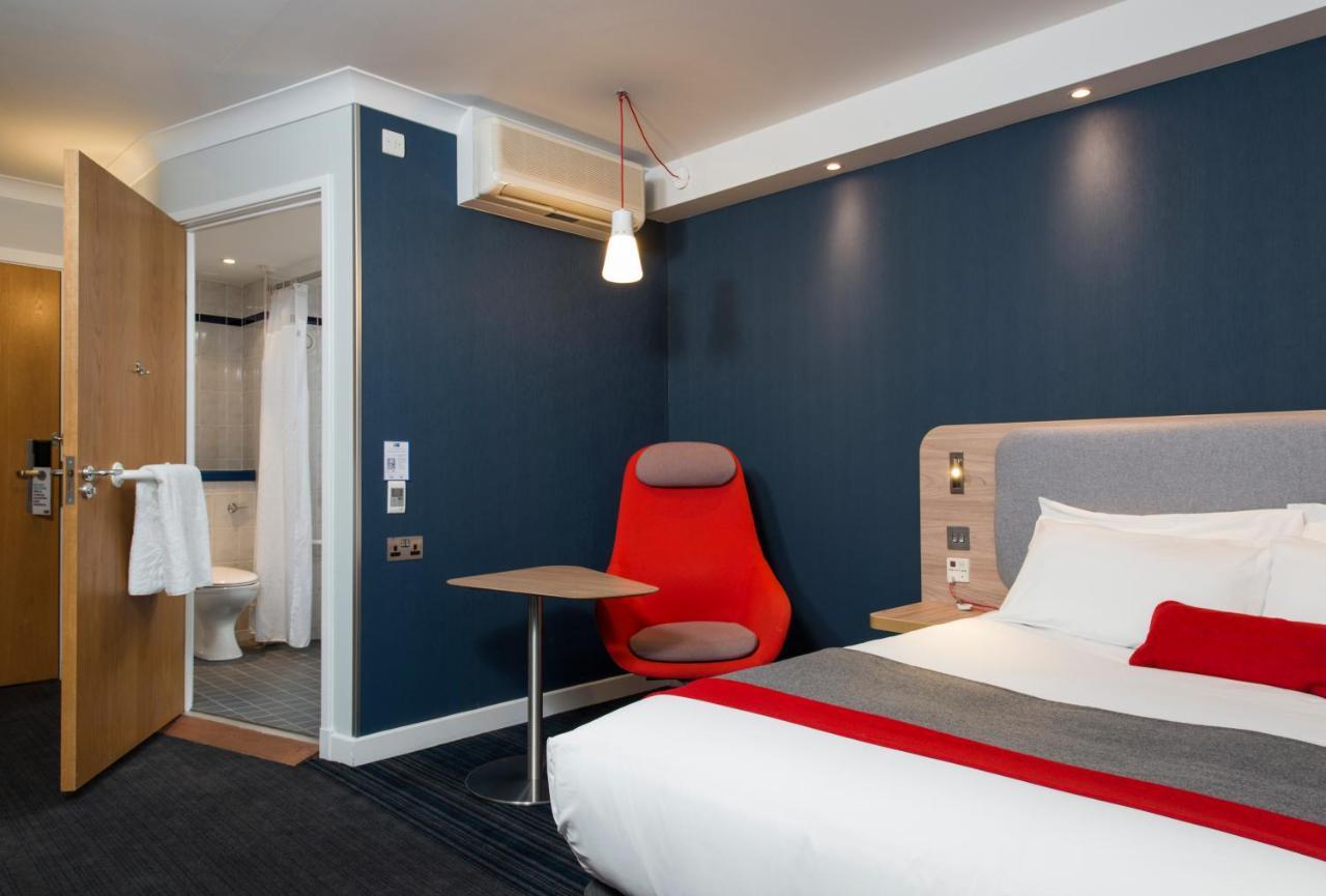 Holiday Inn Express - Bicester By Ihg Buitenkant foto