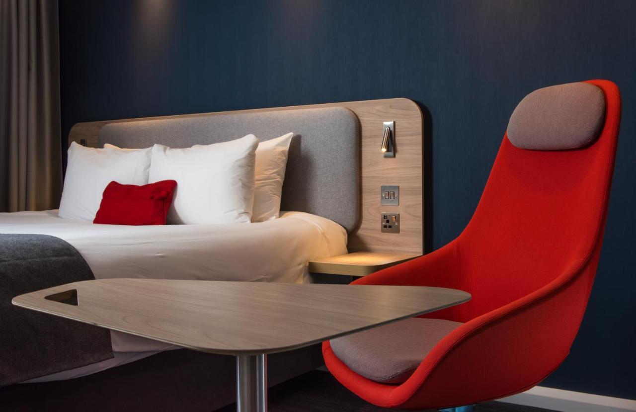 Holiday Inn Express - Bicester By Ihg Buitenkant foto