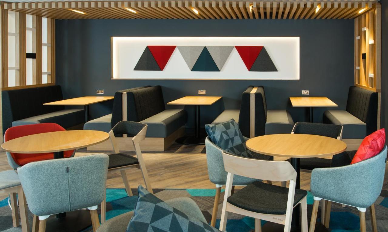 Holiday Inn Express - Bicester By Ihg Buitenkant foto
