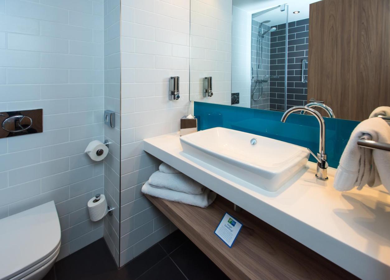 Holiday Inn Express - Bicester By Ihg Buitenkant foto