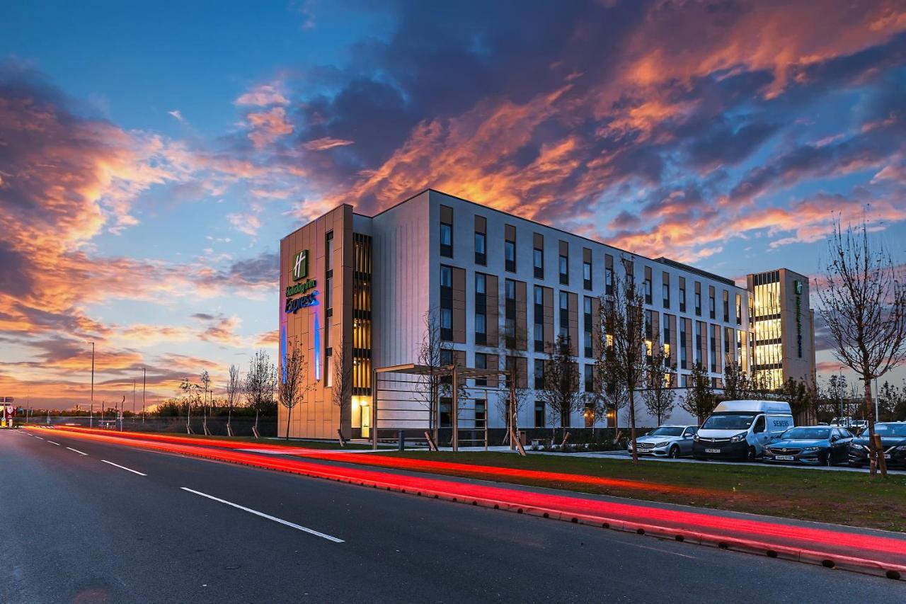 Holiday Inn Express - Bicester By Ihg Buitenkant foto