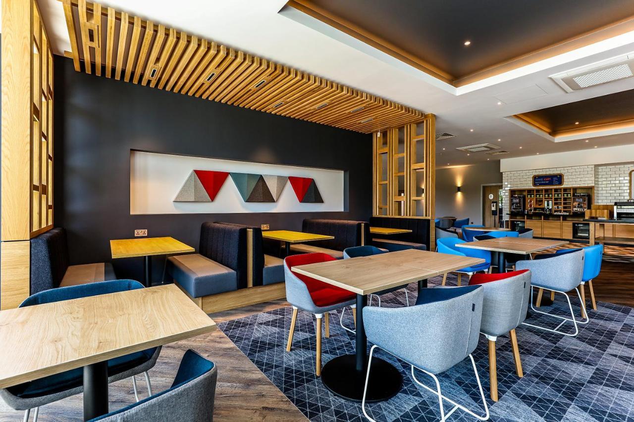 Holiday Inn Express - Bicester By Ihg Buitenkant foto