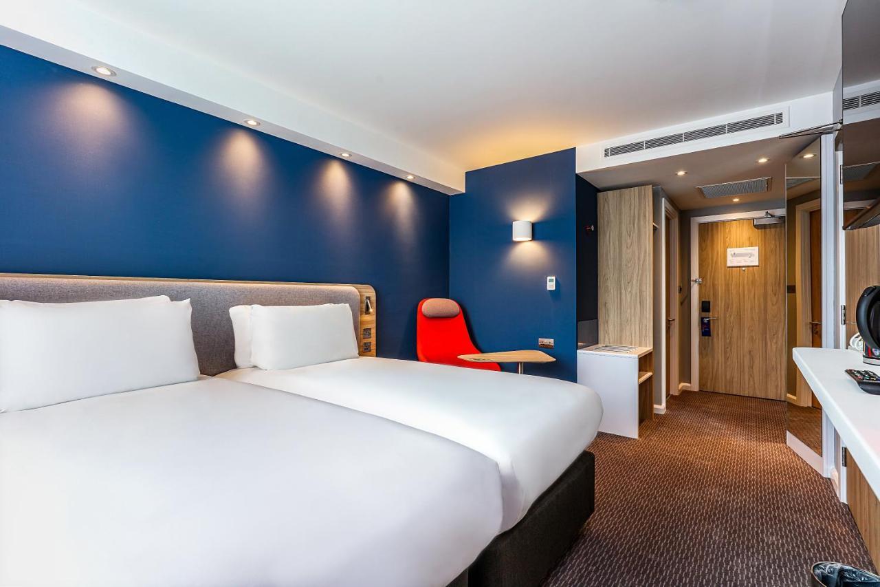 Holiday Inn Express - Bicester By Ihg Buitenkant foto