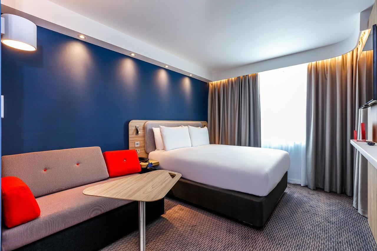 Holiday Inn Express - Bicester By Ihg Buitenkant foto