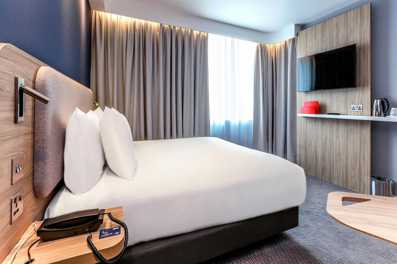 Holiday Inn Express - Bicester By Ihg Buitenkant foto