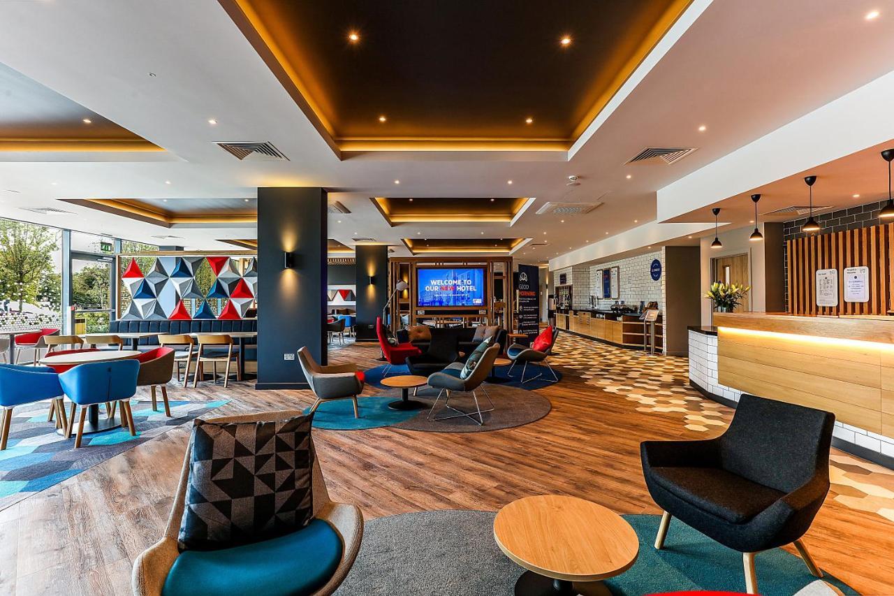 Holiday Inn Express - Bicester By Ihg Buitenkant foto