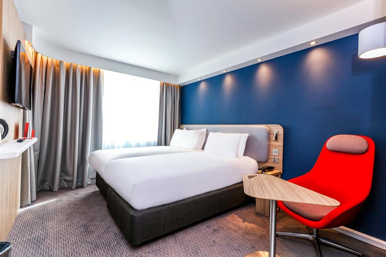 Holiday Inn Express - Bicester By Ihg Buitenkant foto