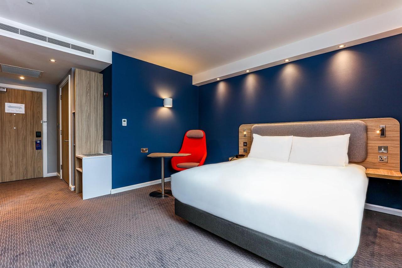 Holiday Inn Express - Bicester By Ihg Buitenkant foto