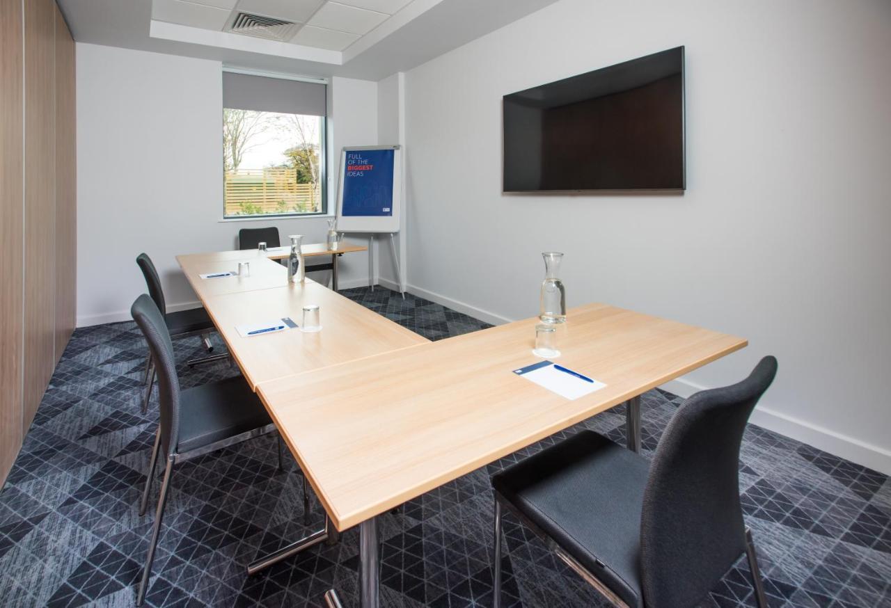 Holiday Inn Express - Bicester By Ihg Buitenkant foto