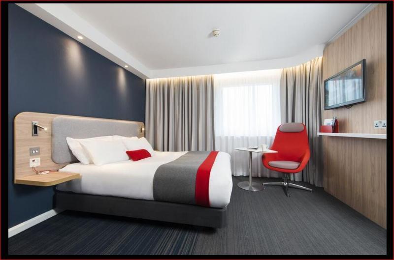Holiday Inn Express - Bicester By Ihg Buitenkant foto