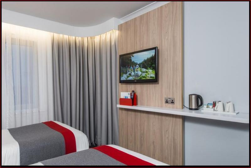 Holiday Inn Express - Bicester By Ihg Buitenkant foto