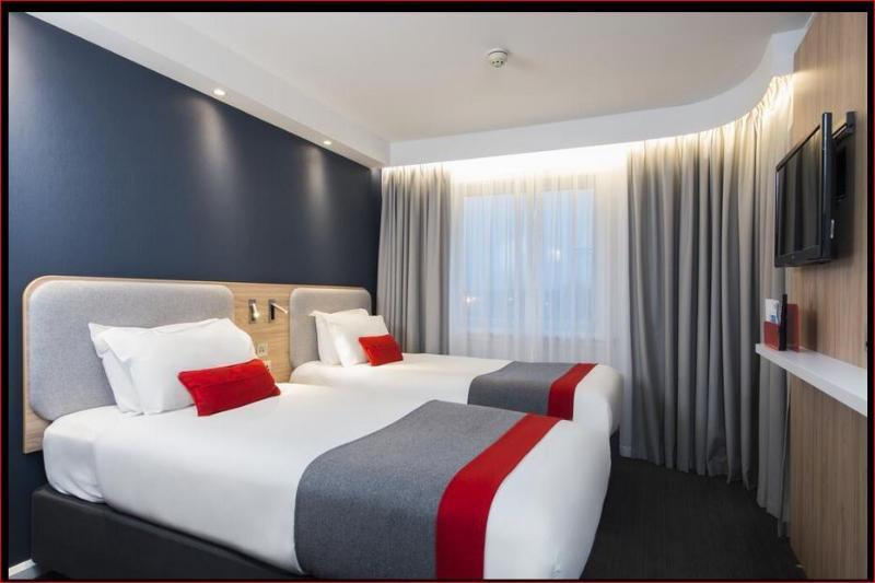 Holiday Inn Express - Bicester By Ihg Buitenkant foto